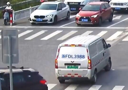 浙FDL3988闯红灯违章已撤销  背后真相实在令人震惊