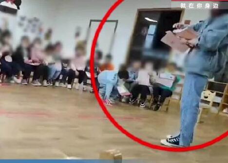 幼儿园老师发作业直接扔被开除  背后真相实在令人震惊