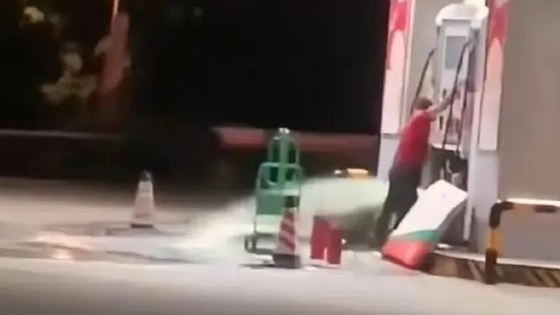 加油站汽油泄露 员工用身体堵住  背后真相实在令人感到惊愕