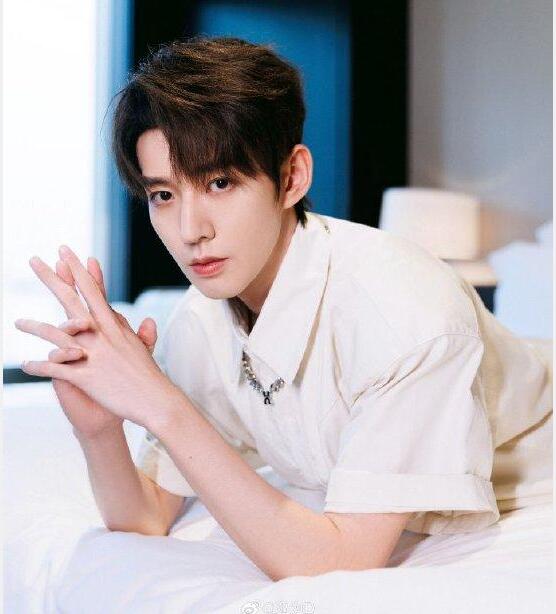 演员邓为随地乱扔烟头发文道歉 背后真相实在令人感到惊愕