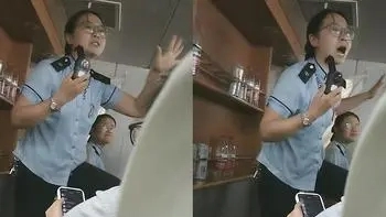 列车遇塌方延误乘务员哽咽安抚乘客 背后真相实在令人感到惊愕