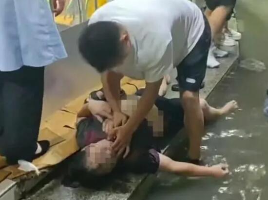 南昌暴雨一女子疑触电身亡 官方介入 背后真相实在令人感到惊愕