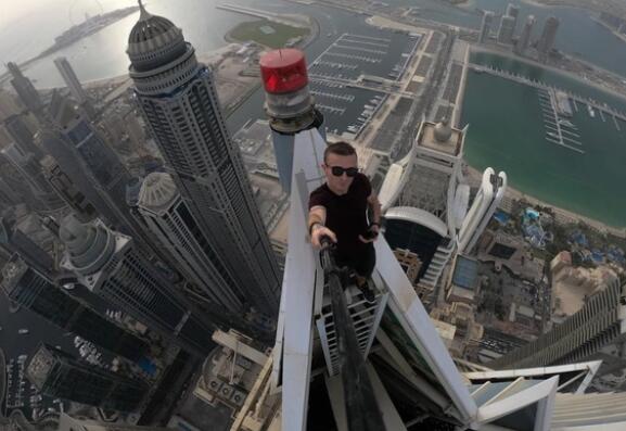 法国网红爬香港68楼天台后坠亡  背后真相实在令人感到惊愕