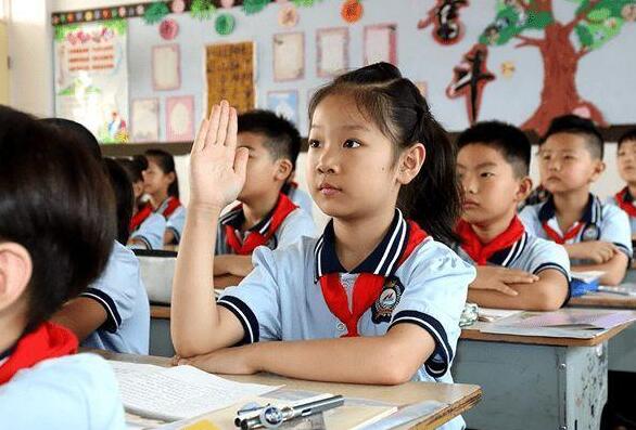 中小学生迎来坏消息,教育部出台新政策,学生新的竞争对手真的来了!