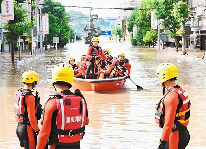 女子疑接泄洪撤离通知称“就不撤” 这到底是怎么回事?