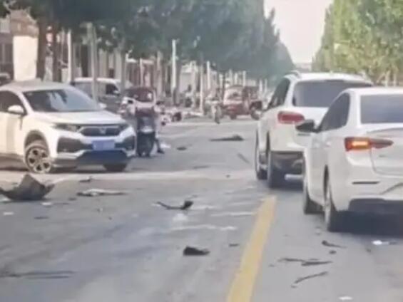 山东一轿车与多车相撞致2死7伤  背后真相实在令人震惊