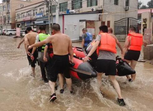 救援人员被喊话先救老人无奈拒绝  背后真相让人惊讶万分