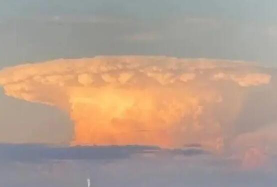 俄罗斯喀山出现“蘑菇云”吓到居民  这到底是怎么回事？
