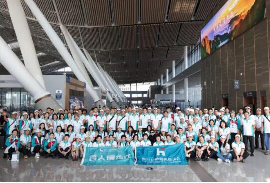 韩红等众星驰援黑龙江 是义诊不是救灾 穿着朴素没有一点明星架子!