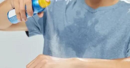 小伙误吸防晒喷雾后检查出白肺  背后真相实在令人感到惊愕