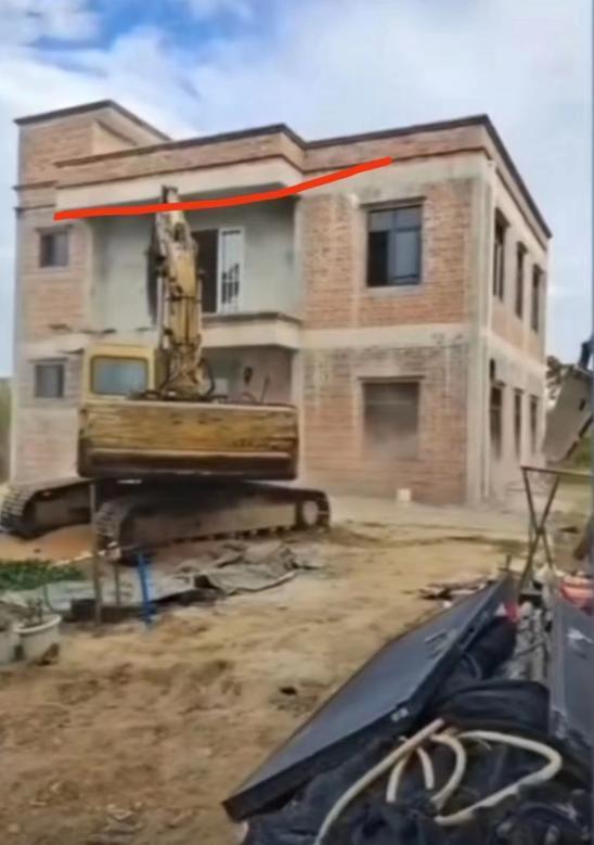 村民花百万在自家地里建房遭强拆 背后真相实在令人感到惊愕