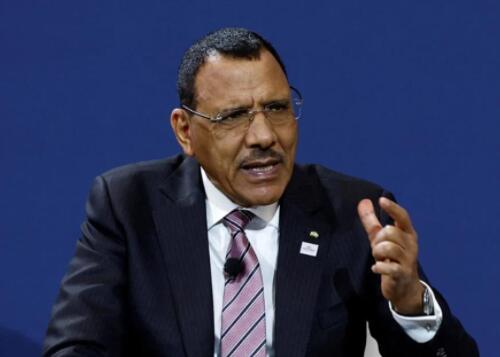 尼日尔总统被软禁2周 食物将耗尽  背后真相让人惊讶万分