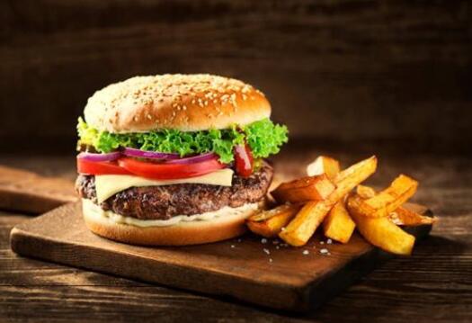 女子吃2口汉堡赶高铁过敏险休克  这到底是怎么回事？