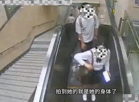 男子地铁偷拍被摁倒 吓得掰断手机  这到底是怎么回事？