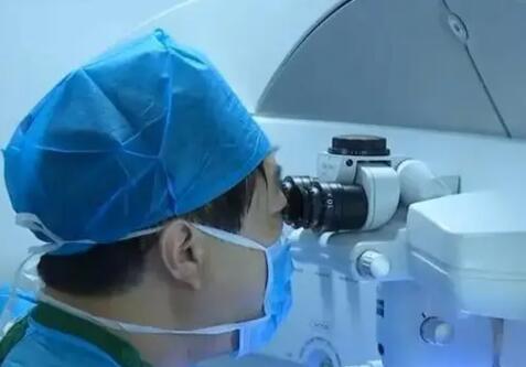 男子近视300度手术后变远视200度 背后真相实在令人感到惊愕