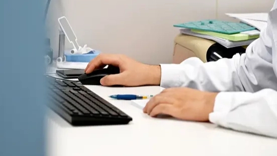 医生:极少贪腐代表不了辛苦的群体 这到底是怎么回事?