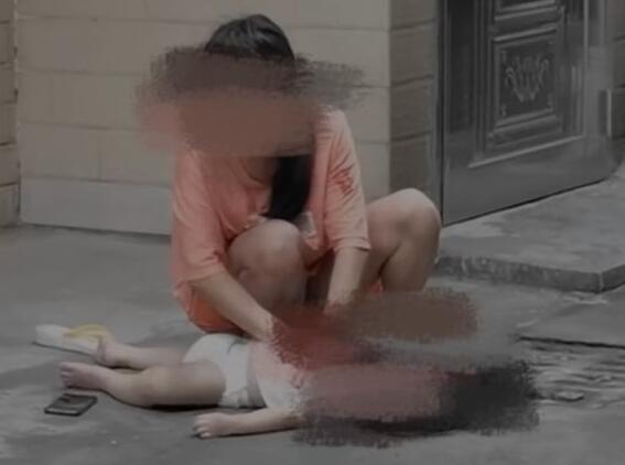 幼童被父亲从楼上扔下致死 警方回应 背后真相实在令人感到惊愕