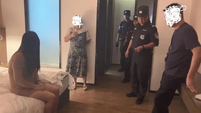 男子加入卖淫团伙还让女友出卖身体 背后真相实在令人感到惊愕