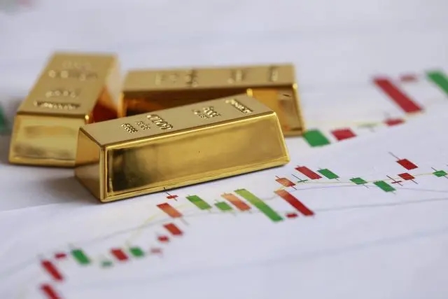 2男子豪买161万黄金 老板报警 这到底是怎么回事?