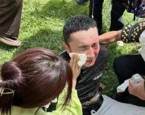 尼格买提幽默回应摔破相 原因竟是这样太无奈了