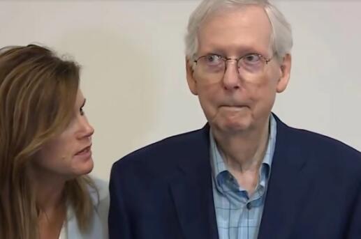 81岁美共和党领袖发言时突然僵住  内幕曝光简直太意外了