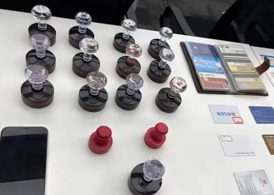 女子同时供职16家公司 落网时正面试  背后真相令人感到震惊