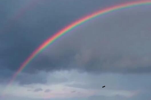 山东一地上空出现超大圆环彩虹  背后真相令人感到震惊
