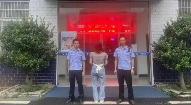 女主播户外涉黄直播当场被抓非法获利8000元  内幕曝光简直太意外了